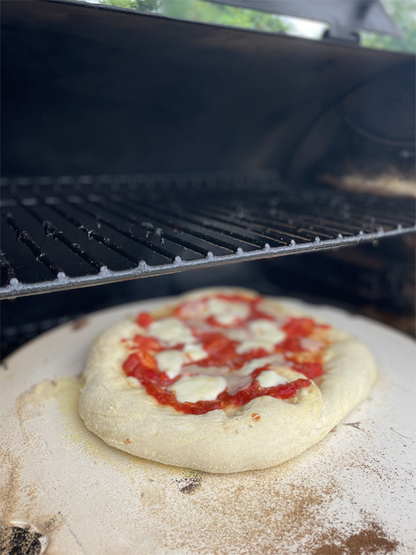 pizza-margarita-se-pellet-grill